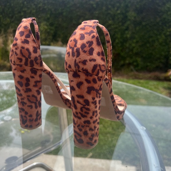 Cheetah heels - Picture 9 of 11